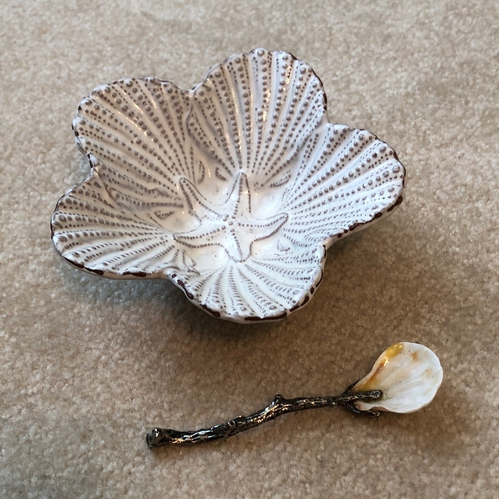 Mud Pie shell dish with spoon